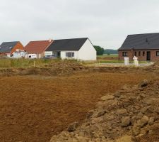 Le 15/06/2015 après plusieurs mois de démarches administratives, le terrassement des fondations débute enfin