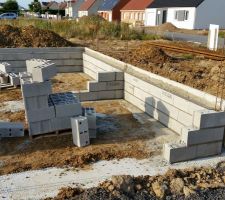 Le 24/06/2015 d&eacute;but de la ma&ccedil;onnerie des murs du vide sanitaire de 0,75m avec terrasse attenante de 4x7m.