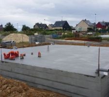 Coulage de la dalle du plancher.
