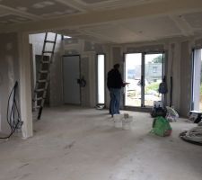 Vue séjour placo terminer (et chef de chantier !)