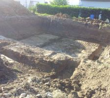 Fouilles terminées pour la maison + vide sanitaire + terrasse
Toujours un peu d'eau qui remonte en surface, croisons les doigts qu'il ne pleuve pas avant les fondations