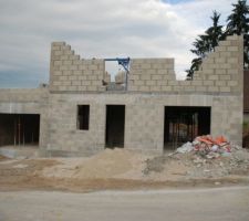 Fa&ccedil;ade c&ocirc;t&eacute; rue