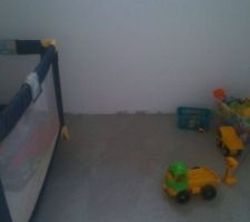 Un petit coin sièste aménagé pour notre petit dernier comme ca on peut avancé  en même temps