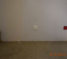 Chape, plomberie et placo terminés. Dernières finitions électriques et cie.