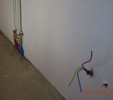 Chape, plomberie et placo terminés. Dernières finitions électriques et cie.