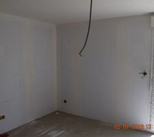 Chape, plomberie et placo terminés. Dernières finitions électriques et cie.