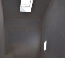 Chape, plomberie et placo terminés. Dernières finitions électriques et cie.
