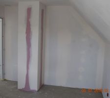 Chape, plomberie et placo terminés. Dernières finitions électriques et cie.
Coffrage du tubage de cheminé terminé.
