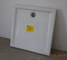 Chape, plomberie et placo terminés. Dernières finitions électriques et cie.
Bac 90x90 céramique.