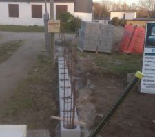 En attendant de commencer le maison je commence le mur de cloture