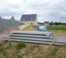 Arriv&eacute;e du mat&eacute;riels destin&eacute;s &agrave; la r&eacute;alisation de la dalle b&eacute;ton &eacute;tage
