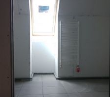 D&eacute;but de la pose du carrelage + chape