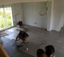 Début de la pose du carrelage + chape