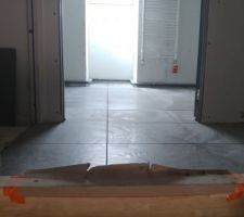 D&eacute;but de la pose du carrelage + chape