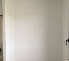 Peinture termin&eacute;e chambre2