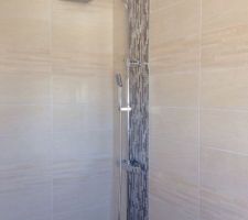 Douche salle de bain, reste à poser la paroi et receveur