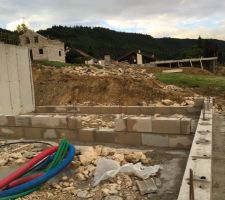 Après un bon mois d'attente, les travaux ont reprit. Vivement que ça prenne forme.