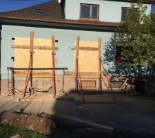 Création des ouvertures. La fenetre à droite sera transformée en porte fenetre (cuisine). La Baie à gauche remplace une porte arrière et une petite fenetre