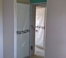 Placards et couloir