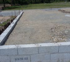 Fondation de la maison faite par le ma&ccedil;on