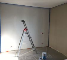 Mise en couleur des murs de notre chambre (Beige Wes)