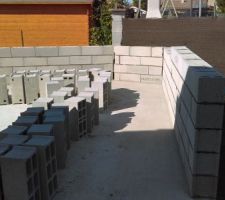 Montage des murs au bout de la premiere journée.