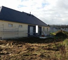 Le 15/02/2016 commencement des enduits extérieurs par une température inférieure à celle préconisée par Wéber.
 Enduit monocouche teinté finition gratté ton pierre (WB 015) 
 Enduit monocouche teinté finition gratté ton gris acier (WB 318)