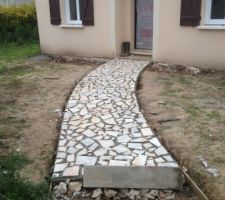 All&eacute;e c&ocirc;t&eacute; fa&ccedil;ade