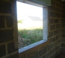 Renfort de ferraillage au niveau des bas de fenêtres avant la pose des appuis fenêtres