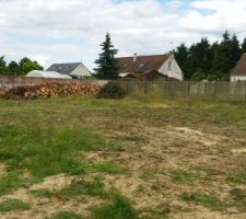 Deux weekends de pass&eacute;s &agrave; couper et empiler le bois avec de nombreux allers-retours &agrave; la d&eacute;chetterie pour les branchages ;)