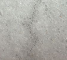 Première petite déconvenue, après 1jour et demi... Le maçon m'annonce commencer l'élévation des murs. Ce qui implique de poser des palettes d'une tonne sur une dalle  fraîchement coulée..  Apres vérification et un retour de l'entreprise de beton. Il faut au moins 21 jours avant d'intervenir. Autant dire que 1 jour et demi c'est prendre des risques pour la suite.. Au final obligé de mettre un coup de pression avec l'intervention d'un huissier pour obtenir gain de cause.. Affaire à suivre..