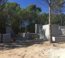 &Ccedil;a monte &ccedil;a monte ! Garage et office en attente de la hauteur du toit plat ...