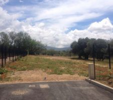 Vue de l'entrée du terrain