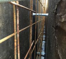 Aujourd'hui grande surprise . Le coffrage de la cave était en place en fin de journée. On peu dire que ça ne chôme pas .