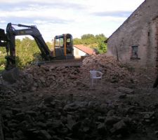 La chaise est en fait un puit !