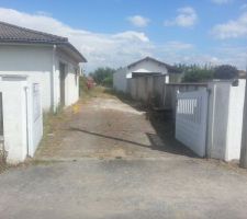 Entrée du terrain (borné !!!)