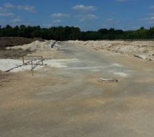 Je suis sur le terrain voici quelque photo sa avance il ont retirer les arbres donnant sur la d&eacute;partementale