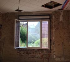 Fenêtre qui va être cassée pour faire une porte fenêtre