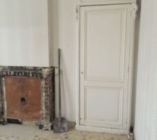 Armoire encastrée dans la partie adjointe à la maison (futur bureau/bar)