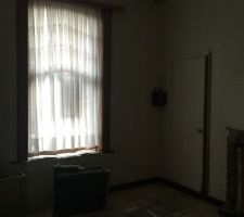 Partie accolée à la maison avec le futur bar/bureau