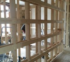 Construction des cloisons du 1er &eacute;tage - structure en bois pour plaques de Pl&acirc;tre