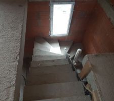 Décoffrage partiel de l'escalier