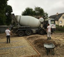 Arrivée de la bétonnière pour la terrasse