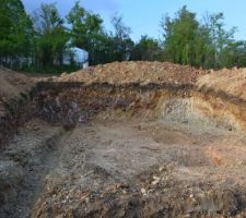 Le terrassement &agrave; d&eacute;marrer le vendredi 29 avril apr&egrave;s midi. Termine le lundi 2 mai &agrave; midi.