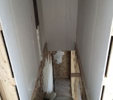 Cage d'escalier de la suite parentale vers le 1er étage