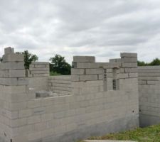 &Eacute;l&eacute;vation des murs (suite).