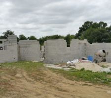 &Eacute;l&eacute;vation des murs (suite).