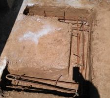 Pose de ferraille afin de couler les fondations de notre "Cours Anglaise"