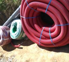 Fourreaux pour l'eau, gaz ... sera pass&eacute; plus tard apparement!!