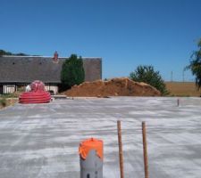 Dalle terminée maintenant il remblai autour de la maison
